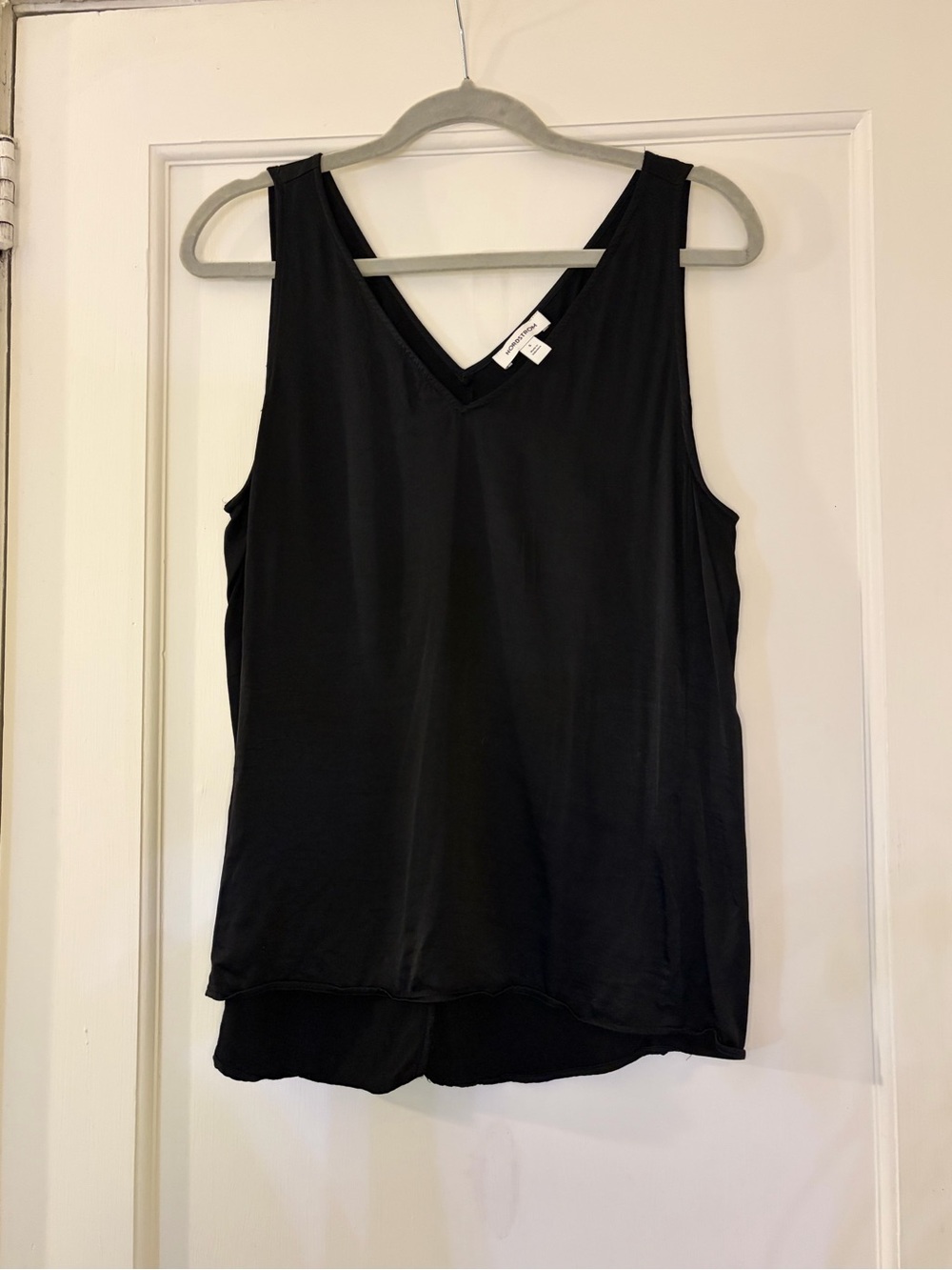 Nordstrom Black V-Neck Sleeveless Shell